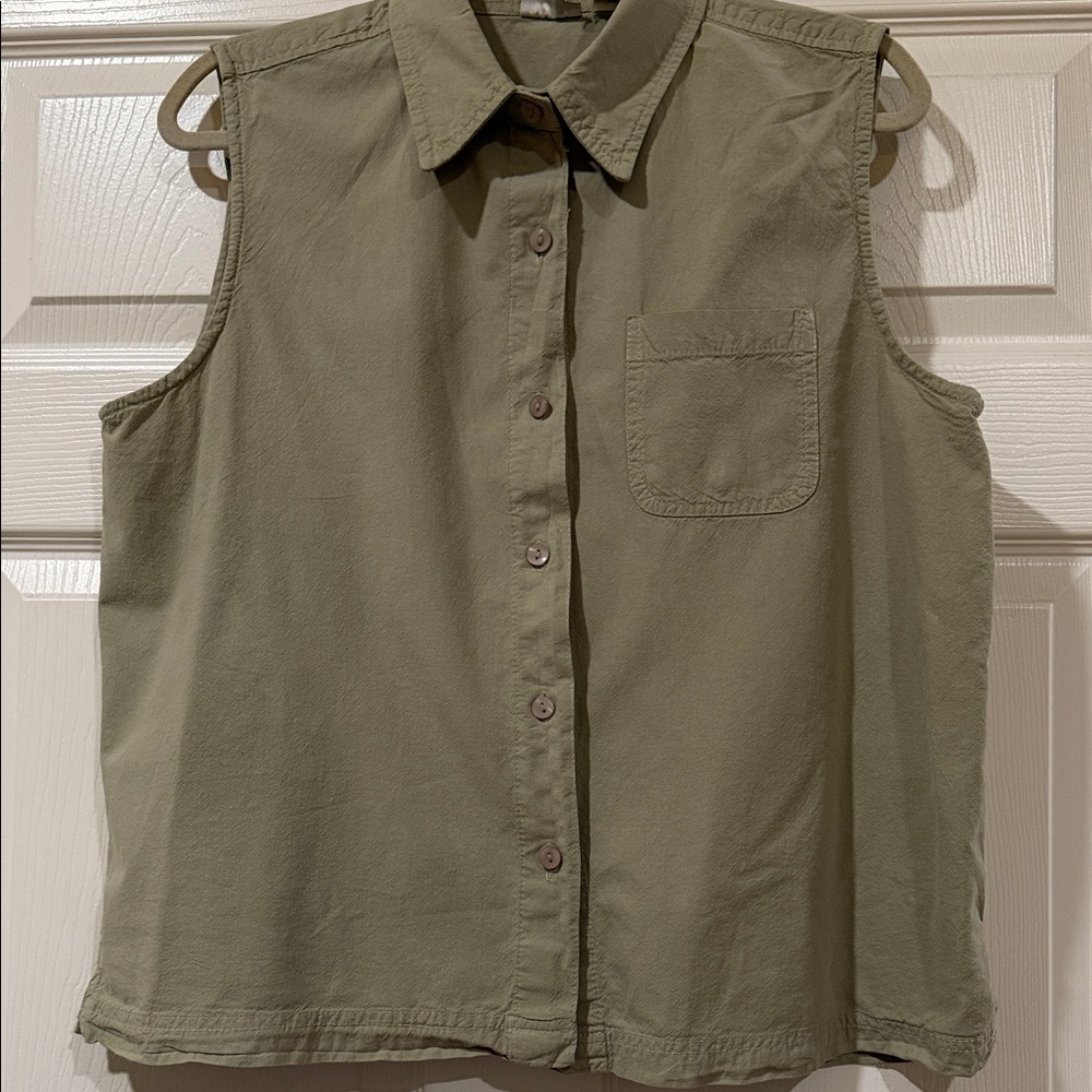 Erika Sleeveless Button-Down Shirt in Olive